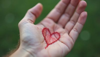 Read my hand and recommend a gift for my dad's 60th – I'm completely stuck.